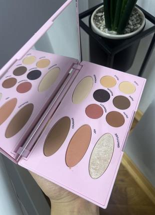 Makeup revolution x the emily edit the needs4 фото