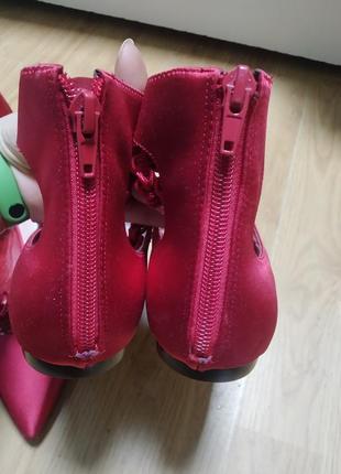 Красные атласные туфли лодочки с острым носом балетки на застежке5 фото