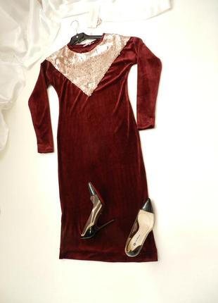 Красивое платье длинна миди на флисе украшено паетками пайетками10 фото