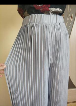 Нові трендові нарядні штани штани плісе складки chic boutique rose2 фото