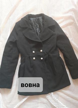 Чорне утеплене пальто з вовною
