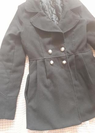 Чорне утеплене пальто з вовною2 фото