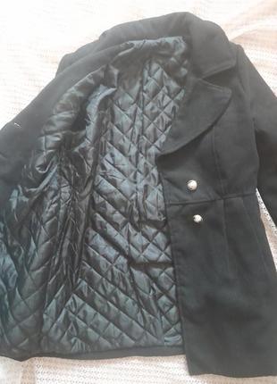 Чорне утеплене пальто з вовною9 фото