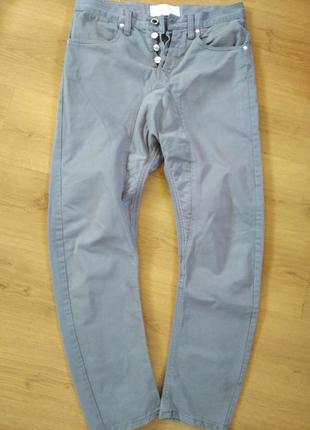 Ультрамодные джинсы с заниженной мотней