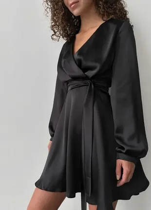 Платье мини сатиновое черная2 фото