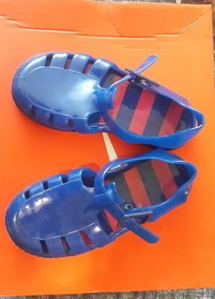 Пляжные сандали, мыльницы, аквашузы, босоножки