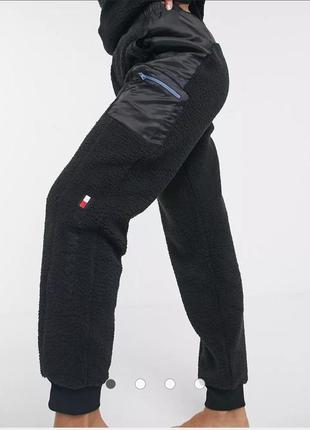 Штани tommy hilfiger sportswear sherpa joggers m1 фото