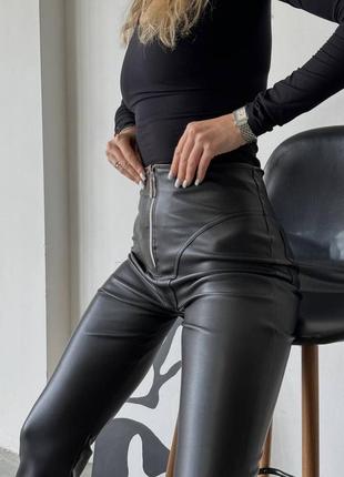 Кожаные брюки из эко-кожи на замше3 фото