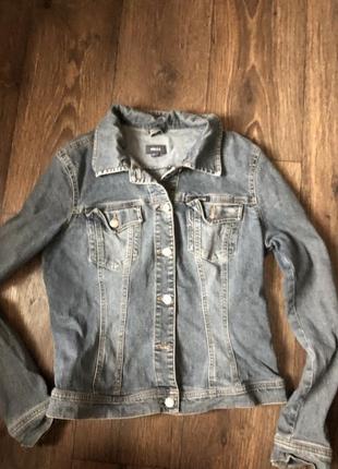 Джинсовая стильна  куртка / пиджак