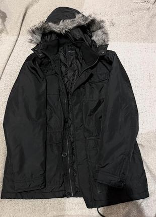 Зимова чорна куртка