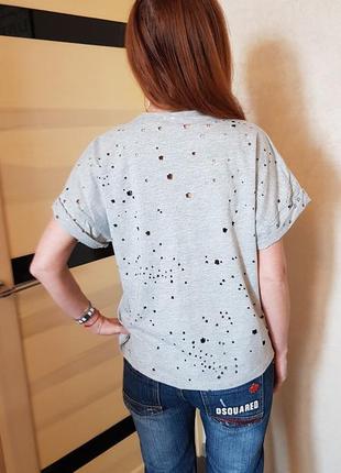 Модная рваная футболка оверсайз с шипами (в стиле alexander mcqueen)8 фото