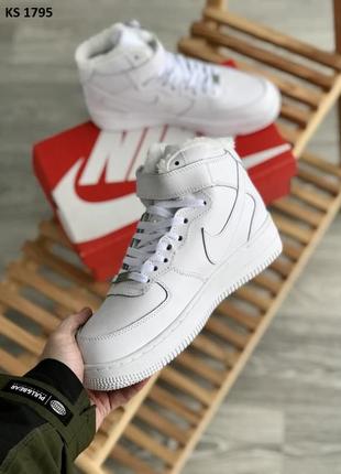 Зимние мужские кроссовки nike air force 1 07 mid lv8 (білі) зима1 фото