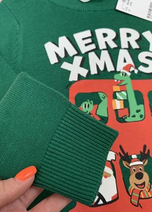 Стильный зеленый свитерик с новогодним принтом5 фото