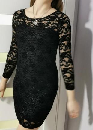 Красива гіпюрова сукня з мереживом