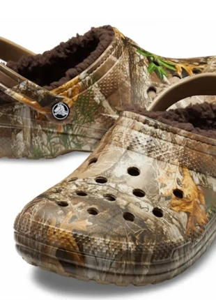 Сабо на хутрі crocs classic lined realtree edge® clog3 фото
