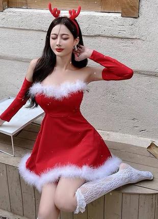 Новогоднее мини платье с разрезом по ножке красная черная с белым искусственным мехом короткая с рукавами без бретелей облегающая платье4 фото