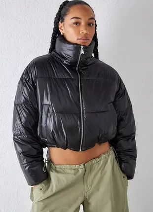 Легка кроп куртка-"пуховик" urban outfitters