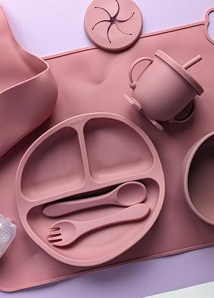 Набор силиконовой детской посуды для прикорма 8в1 (2 тарелки, слюнявчик, коврик, поильник,...