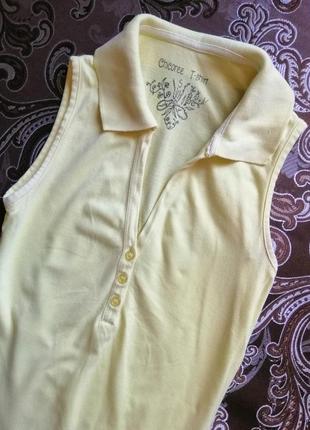 Блуза майка поло з коміром без рукавів подовжена жовта лимонна катон2 фото