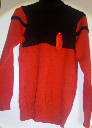 Новый красный свитер с блестками1 фото