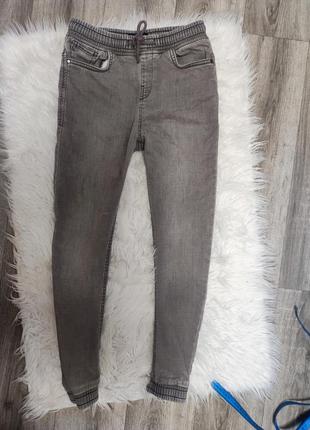 Крутые стрейчевые джинсы/джоггеры 140-146 см