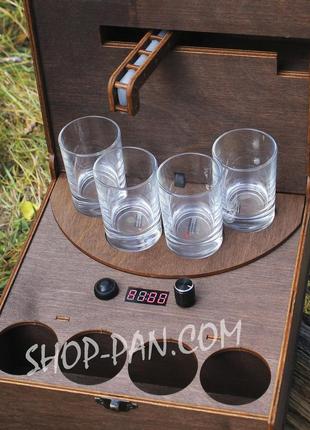 Наливатор алкогольний для напоїв на 4 чарки з гравіюванням - зі святом2 фото