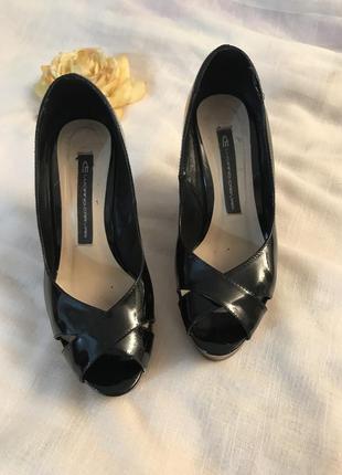 Туфли на танкетке