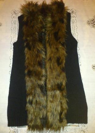 Оригінальний жилет з хутряною обробкою від h&m