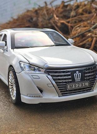 Металева машинка toyota crown масштаб 1:24 моделька іграшка колекційна