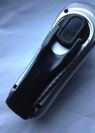 Фонарик с ручным генератором. германия. механическая машина динамо.