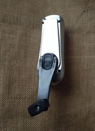 Фонарик с ручным генератором. германия. механическая машина динамо.