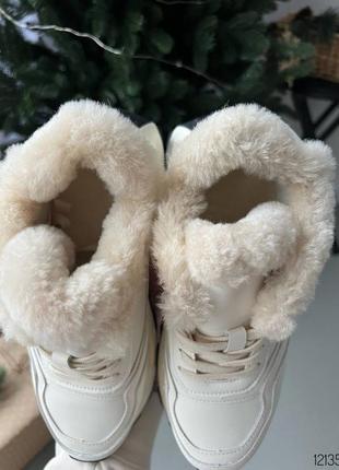 Бежевые кожаные зимние кроссовки с мехом на толстой подошве беж зима8 фото