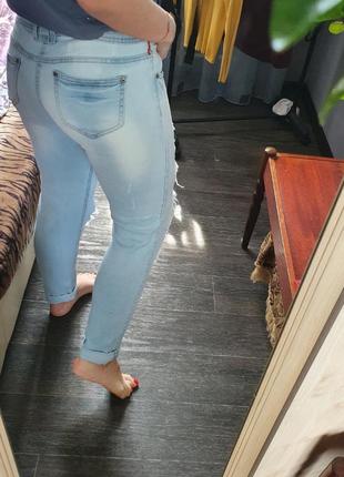 Світлі джинси рвані розмір 12 м6 фото