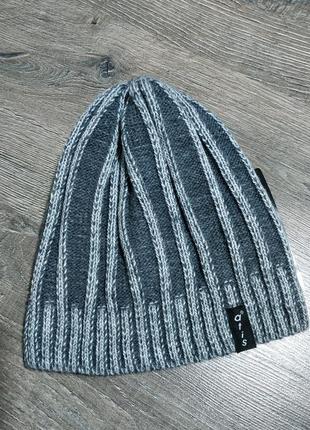 Нова шапка з біркою сіра смугаста з темно-сірими вставками, всередині на флісі.3 фото
