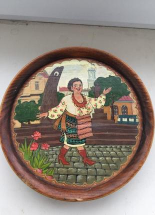Деревянная тарелка для интерьера