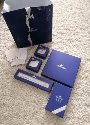 Колье с кристаллами swarovski оригинал с сертификатами в новом состоянии