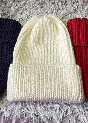 Вязаная зимняя шапка бини с отворотом ручной работы (в наличии)3 фото