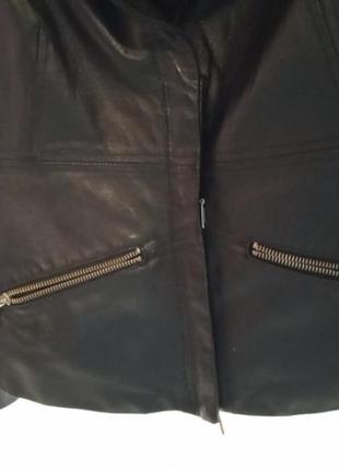 Куртка с натуральной кожи карманы и основная застежка на молнии5 фото