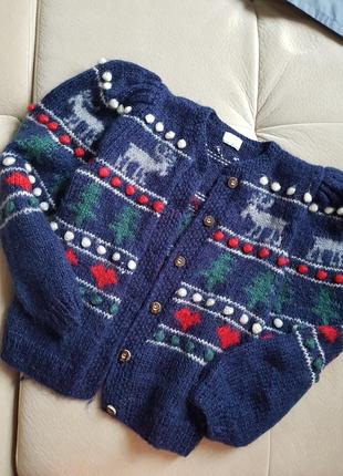 Крутий светр вязаний в українському стилі з широкими рукавами