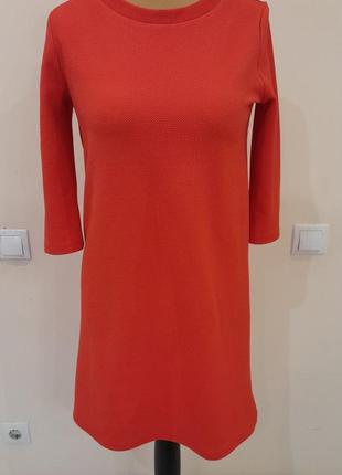 Красивое красное платье четвертной рукав