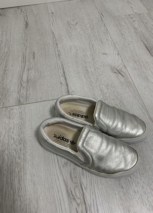Серебряные женские туфли 38 adidas.женские туфлы черни туфлы 38 размер1 фото