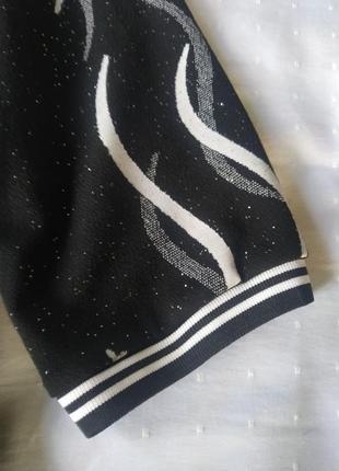 Трикотажне плаття, чорне з біло-сріблястим принтом.4 фото