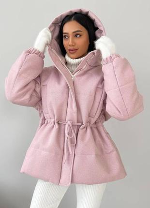 Теплая зимняя куртка с капюшоном розовая1 фото