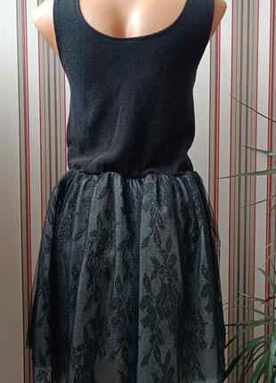 Праздничное платье с люрексом на р.s,m (см.)

сияющее маленькое платье на праздник.
бирка с размером срезана, ориентироваться по замерам3 фото