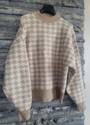 Теплый объемный свитер