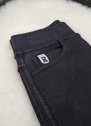 Стрейч джинсы на резинке серый мех🩶7 фото