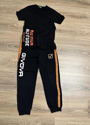 Костюм спортивный