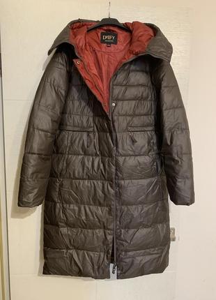 Женское зимнее пальто пуховик, размер 46-48 (m-l). удобное, теплое, большой капюшон. цвет оливкового-коричневый. идеальное состояние