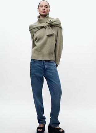 Трикотажний светр із високим коміром