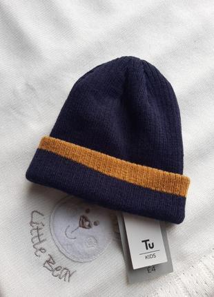 Стильна фірмова шапка